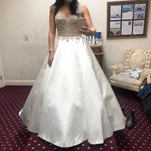 maggie sottero sophronia wedding dress size 8 never worn beaded bodice, satin. C